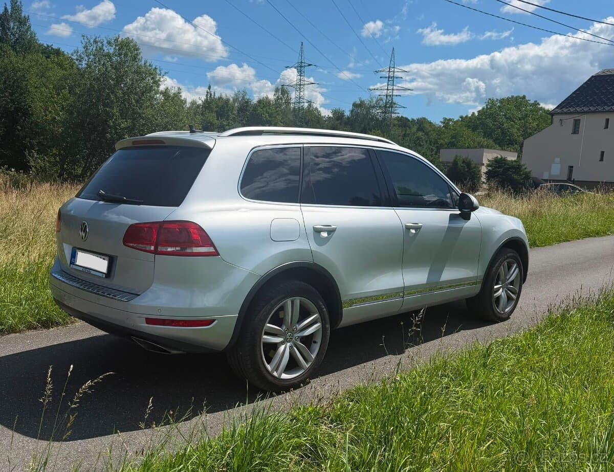 2011 Volkswagen TOUAREG - 4