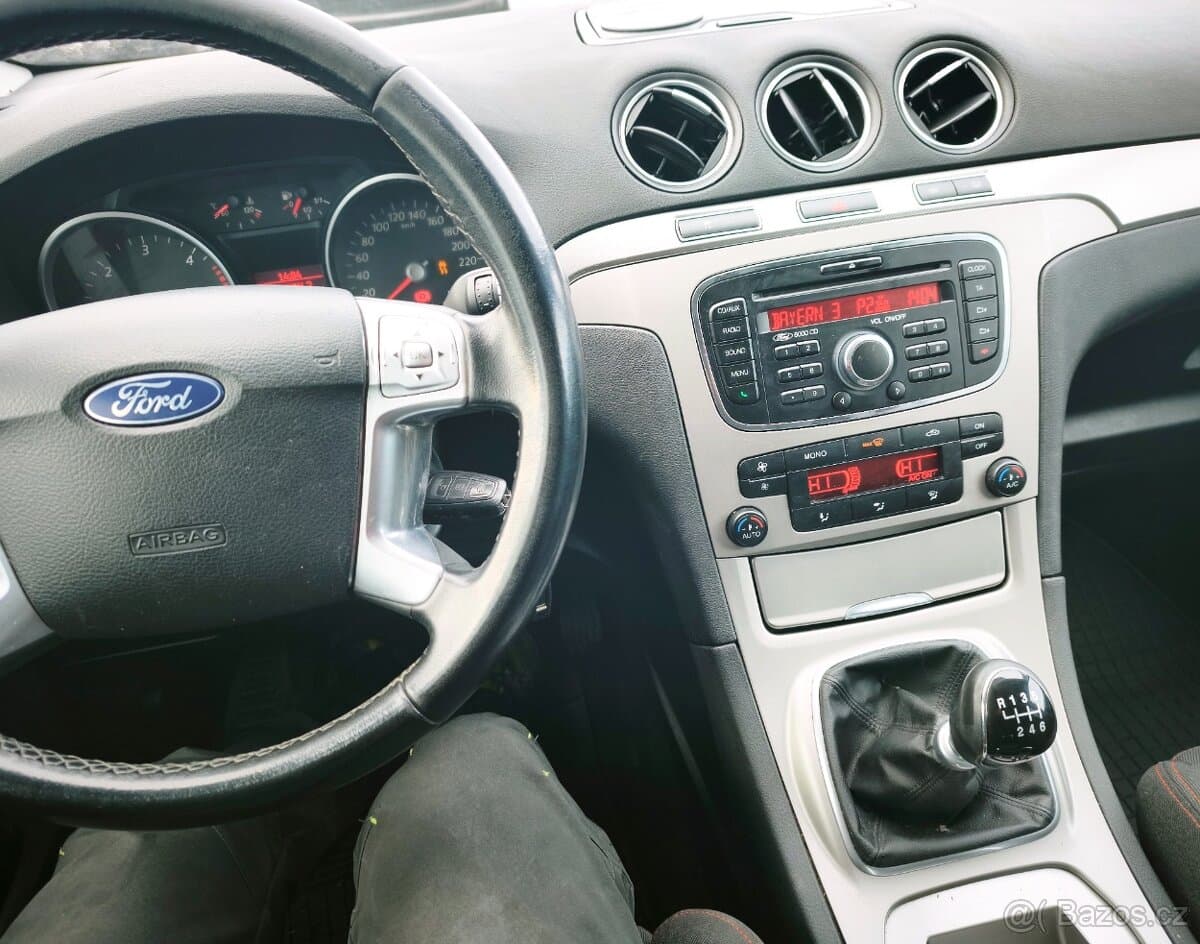 2011 Ford S-MAX - 4