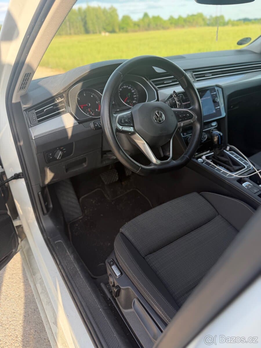 2021 Volkswagen PASSAT - 4