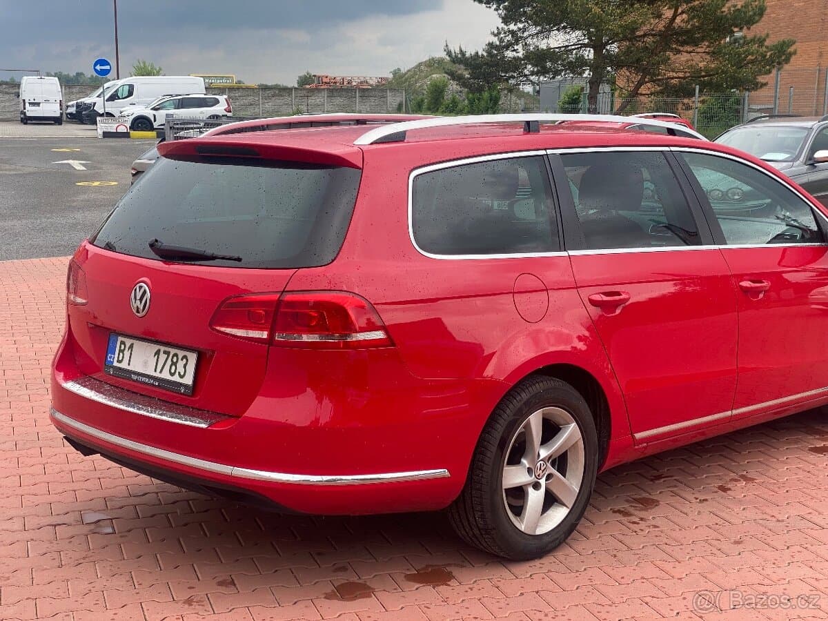 2011 Volkswagen PASSAT - 4