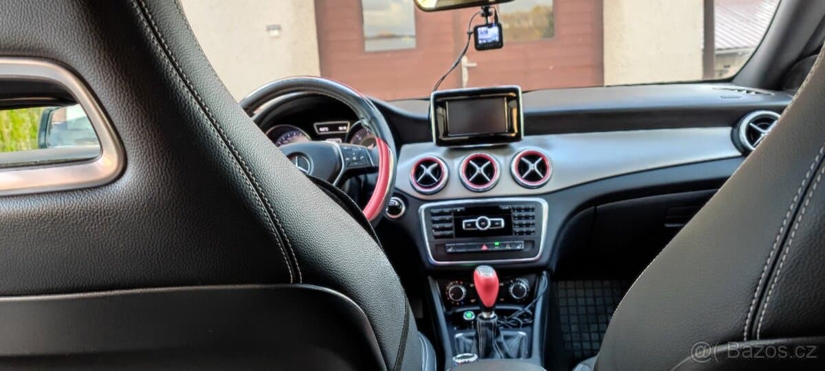 Mercedes-Benz CLA - 4