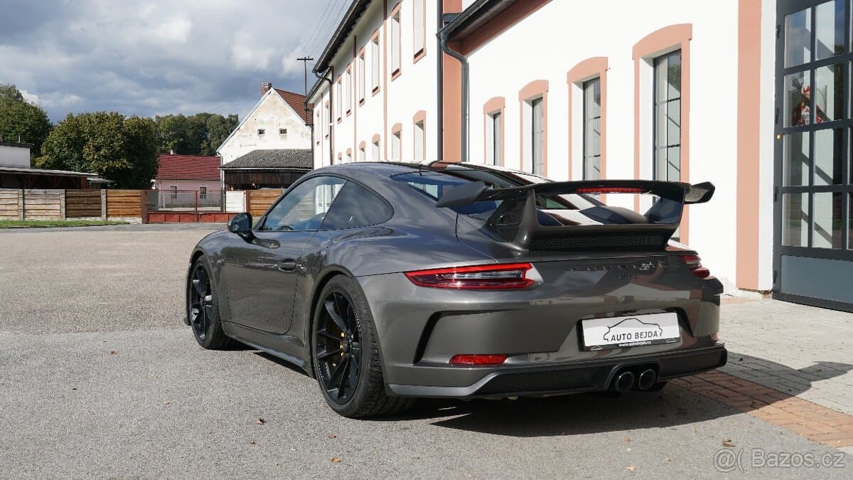 2017 Porsche 911 - 4