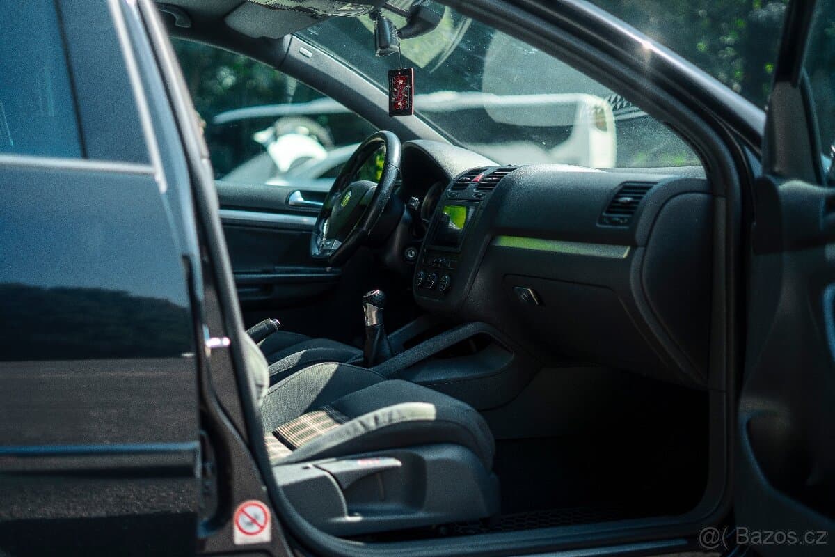 2005 Volkswagen GOLF - 4