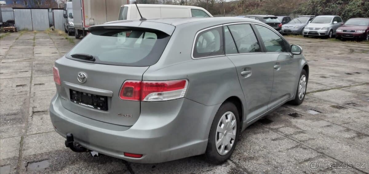 2011 Toyota AVENSIS - 4