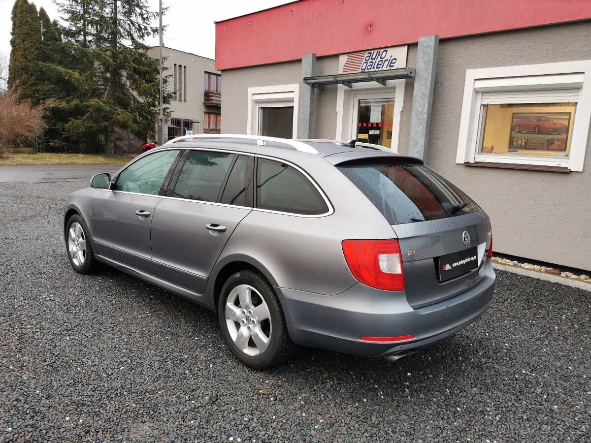 2011 Škoda SUPERB - 4