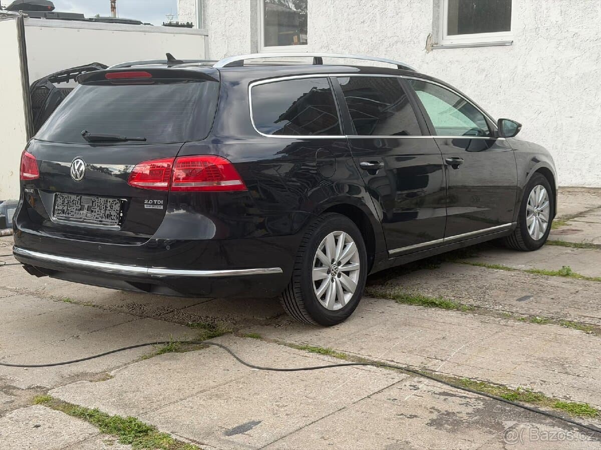 2011 Volkswagen PASSAT - 4