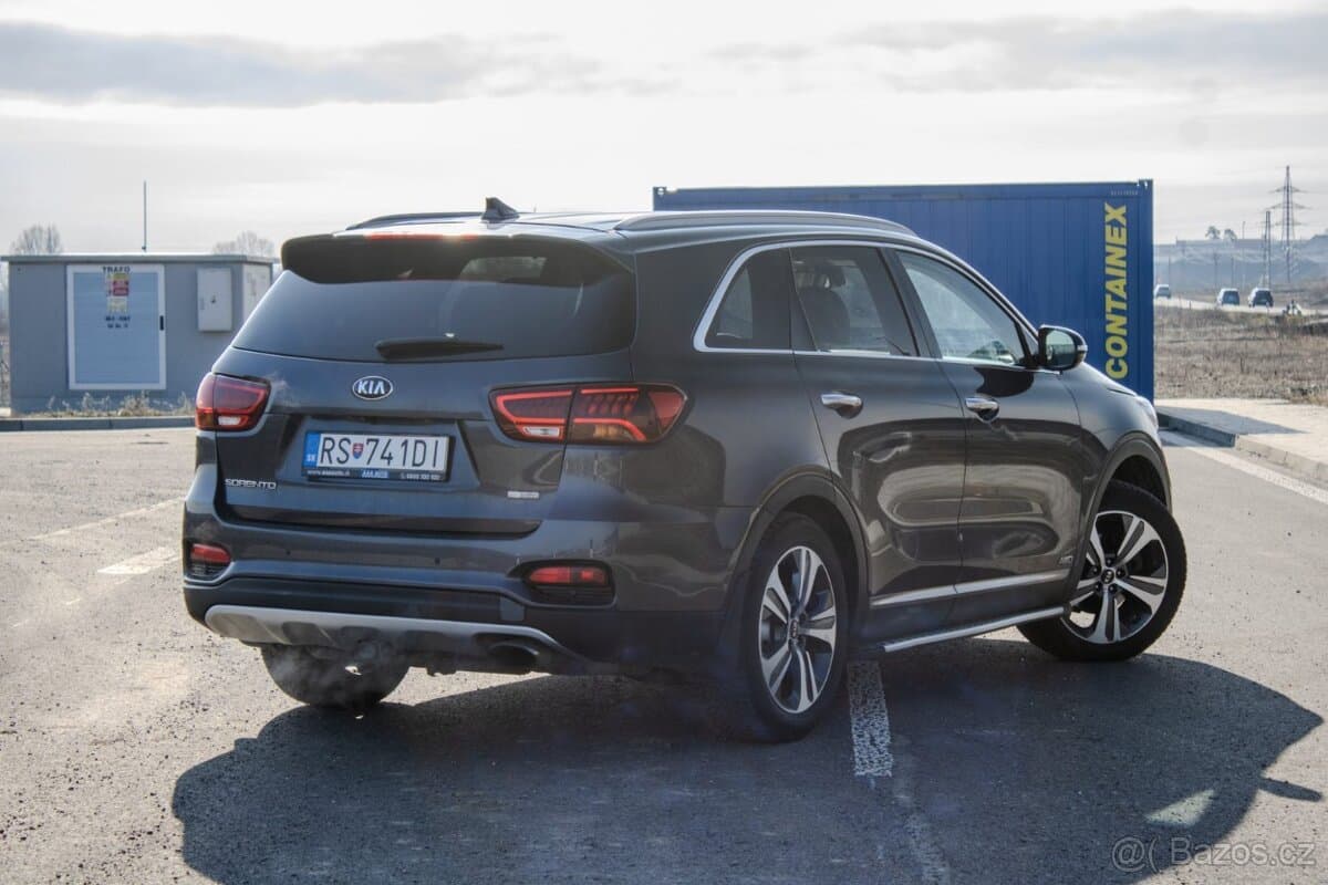 2018 Kia SORENTO - 4