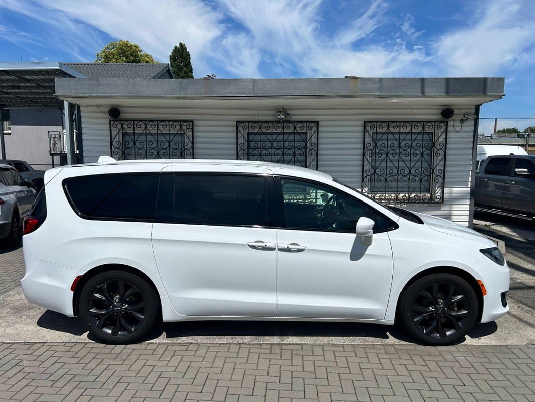2019 Chrysler PACIFICA - 4