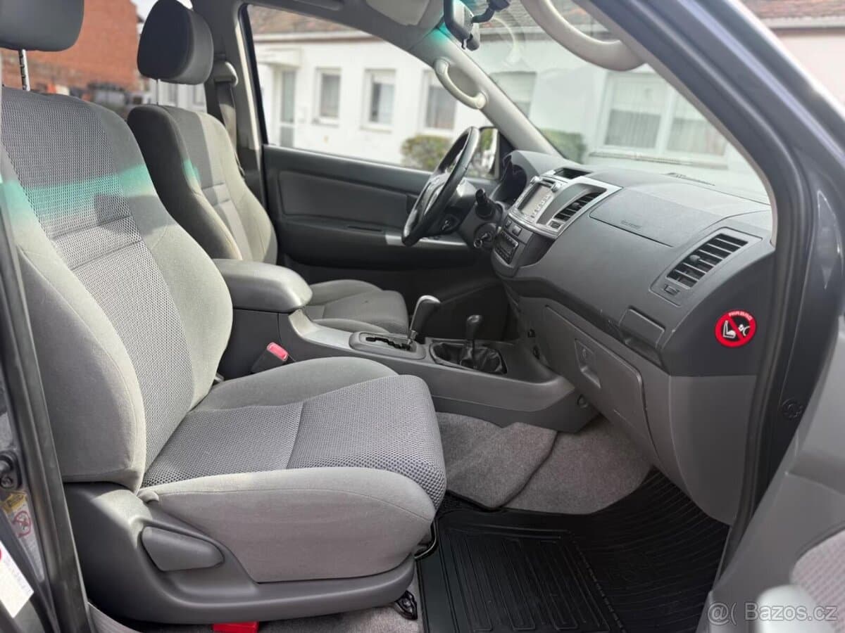 2013 Toyota HILUX - 4