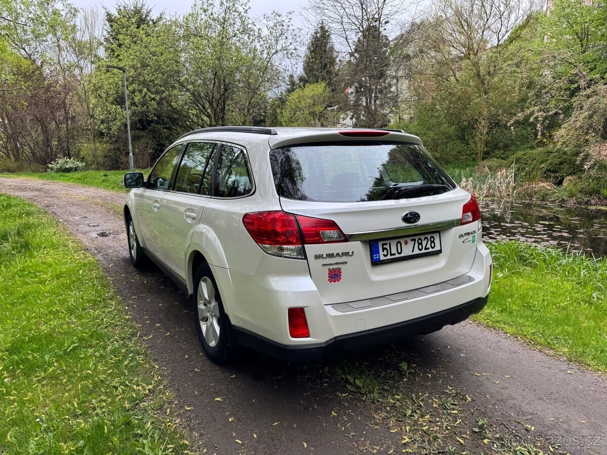 2011 Subaru OUTBACK - 4