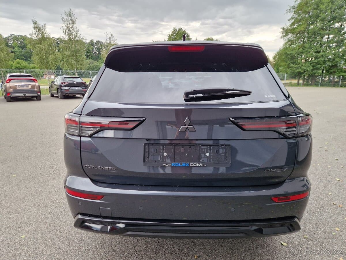 2026 Mitsubishi OUTLANDER - 4