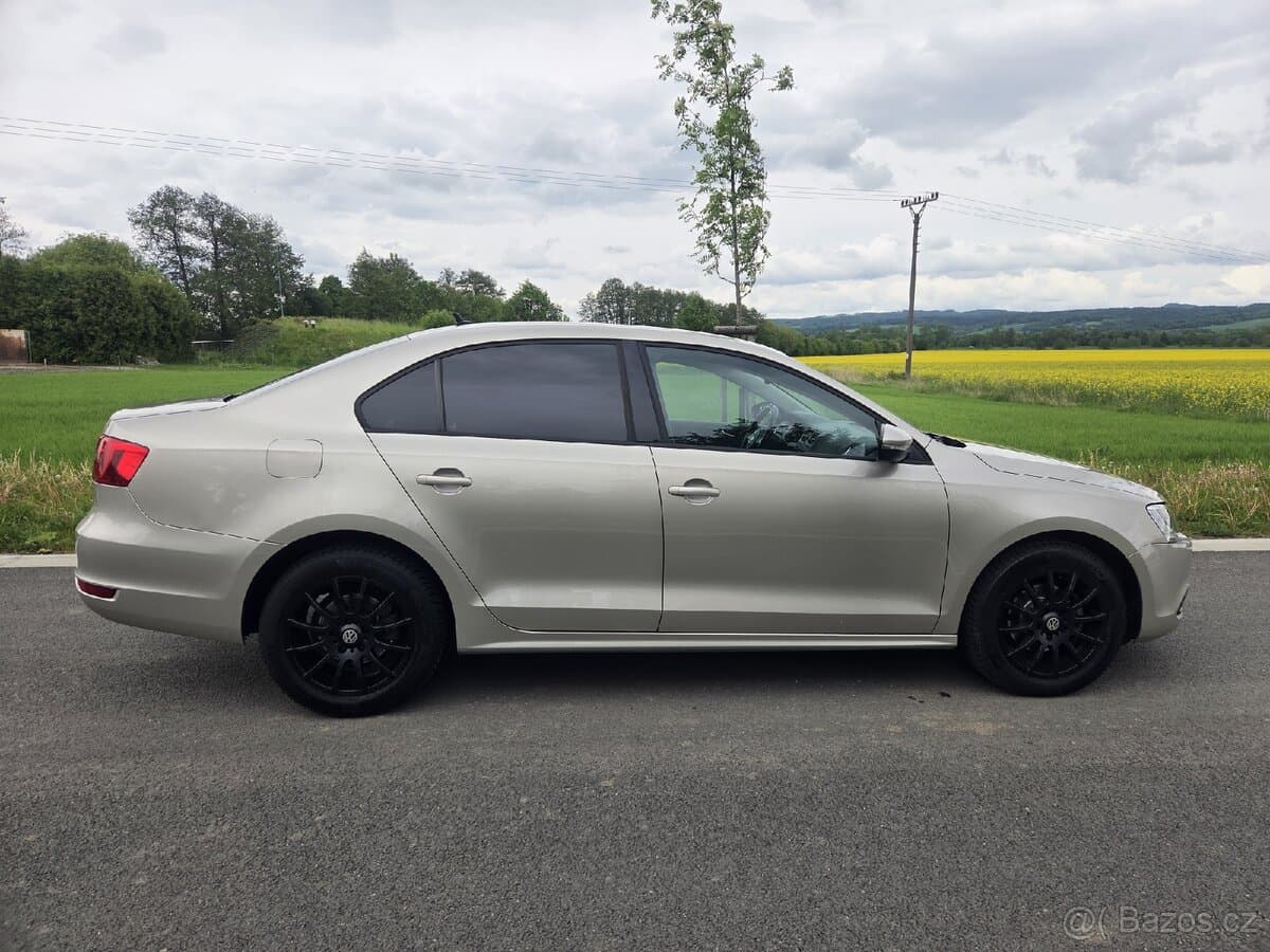 2012 Volkswagen JETTA - 4