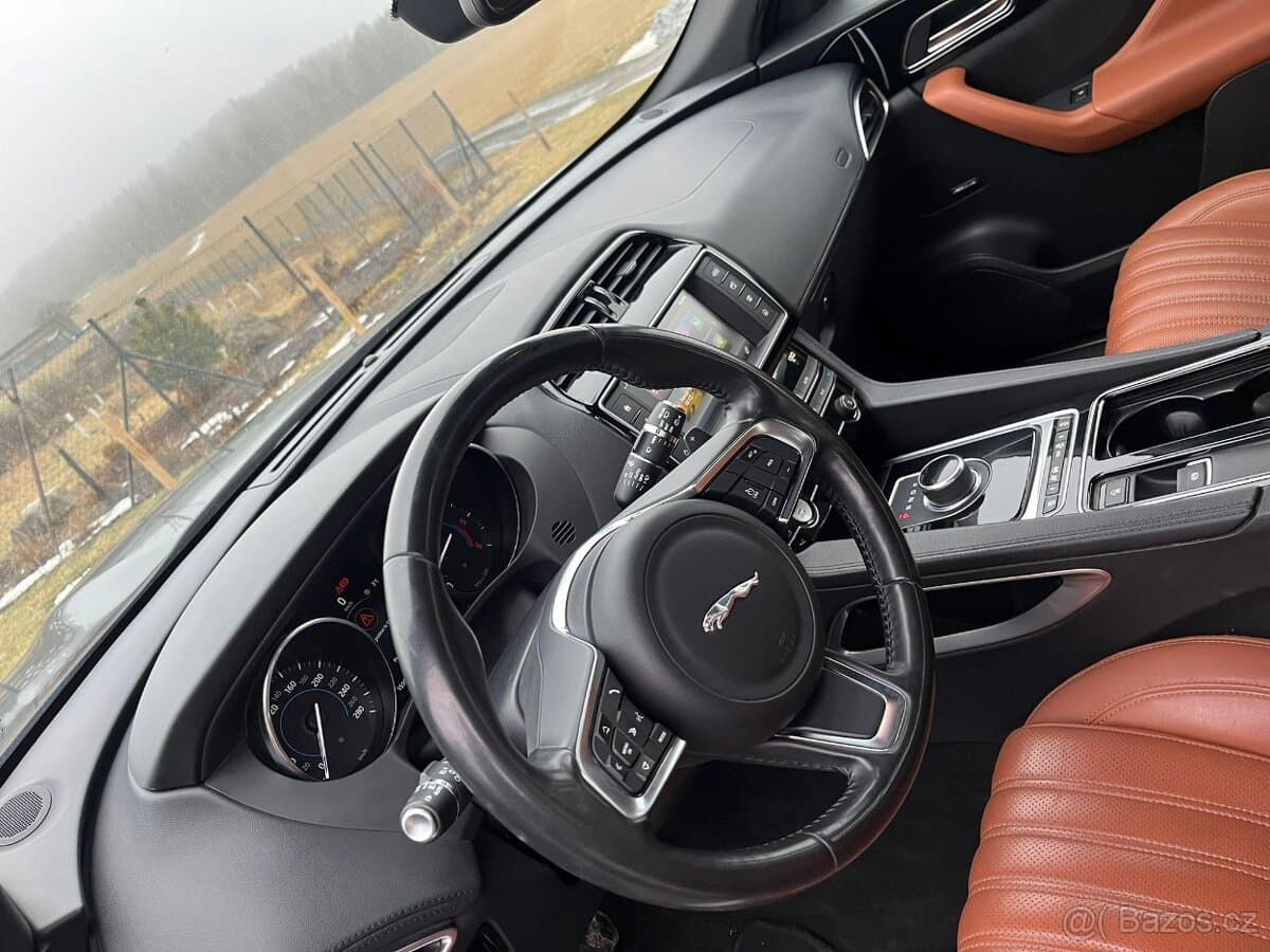 2017 Jaguar F-PACE - 4