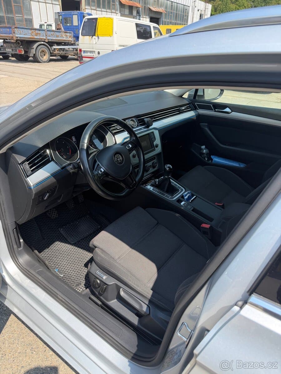 2015 Volkswagen PASSAT - 4
