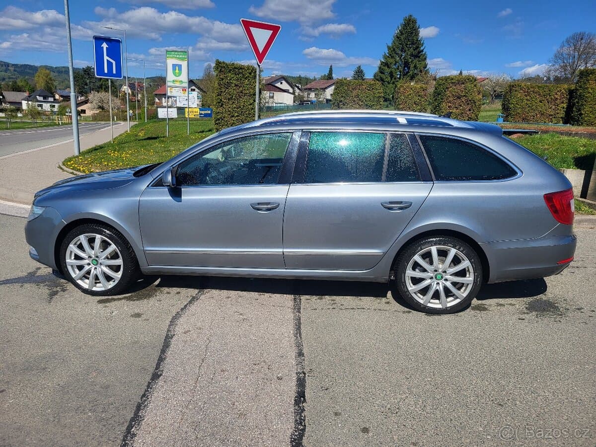 2011 Škoda SUPERB - 4
