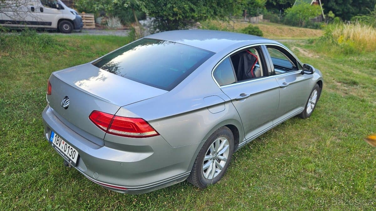 2018 Volkswagen PASSAT - 4