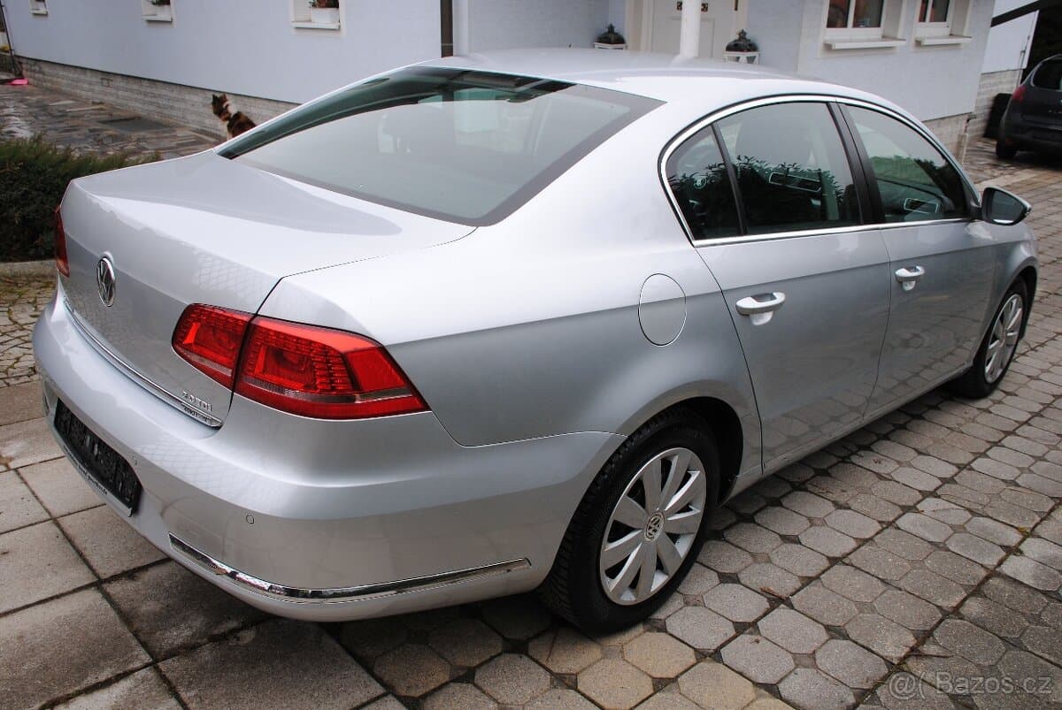 2011 Volkswagen PASSAT - 4
