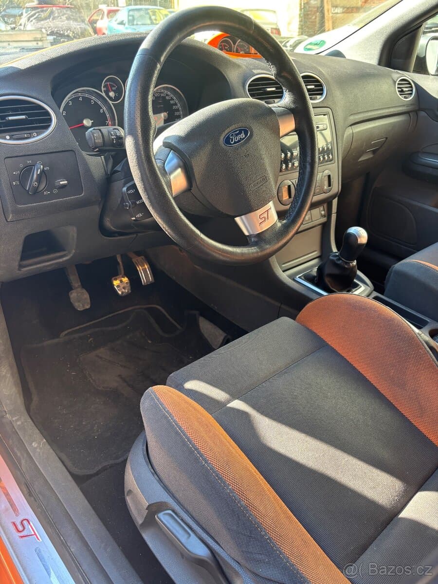 2006 Ford FOCUS - 4