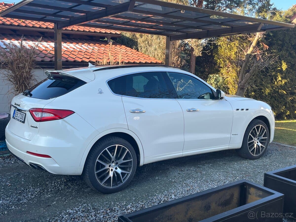 2017 Maserati LEVANTE - 4