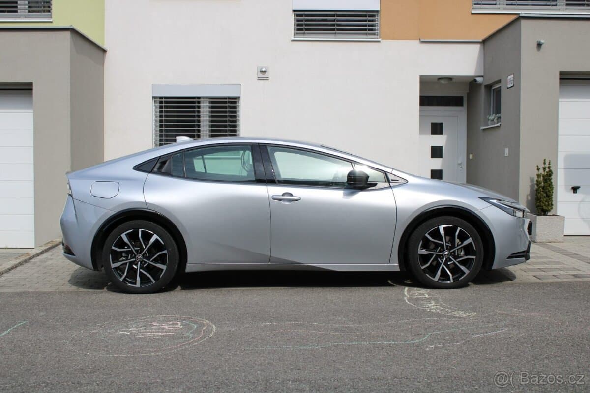2023 Toyota PRIUS - 4