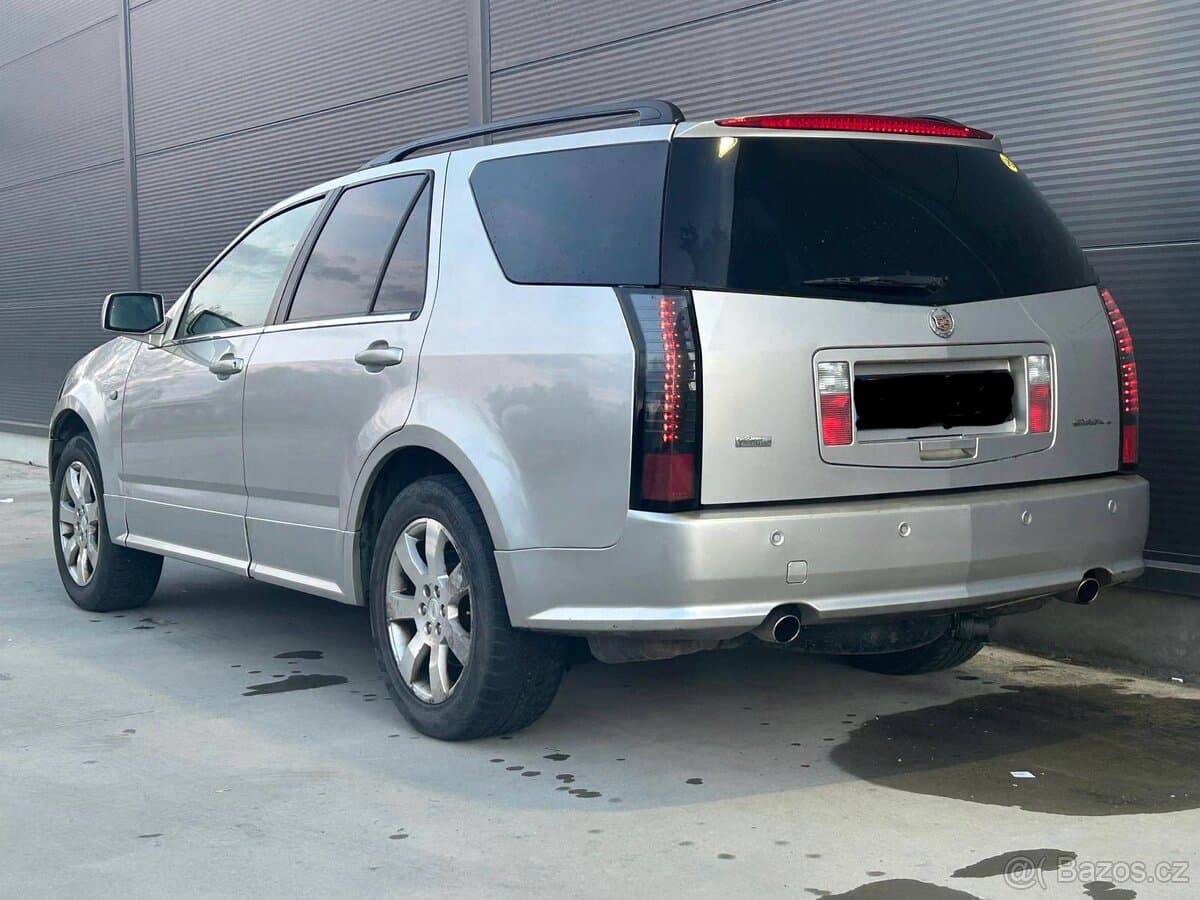 2005 Cadillac SRX - 4