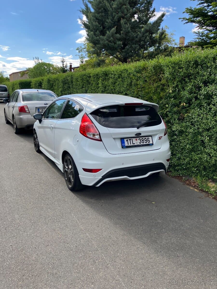 2015 Ford FIESTA - 4
