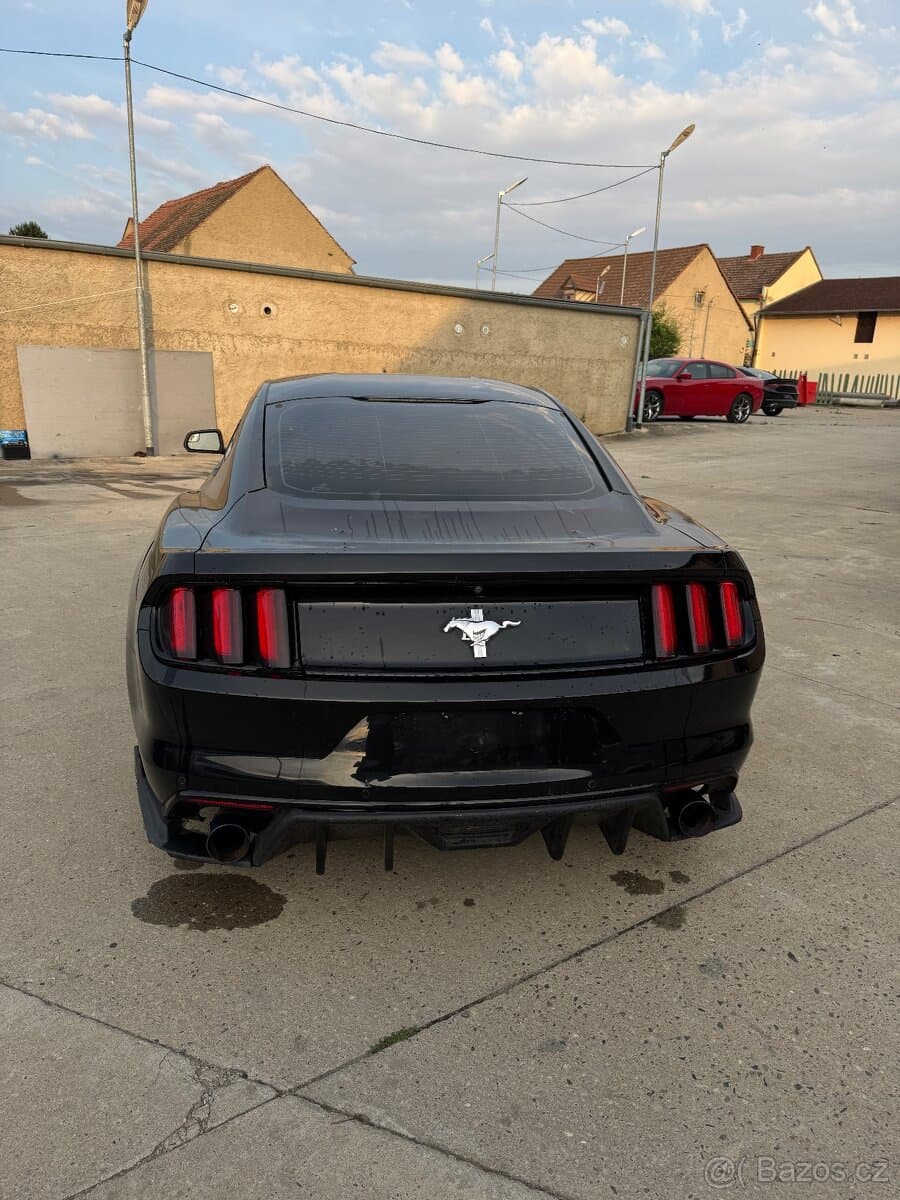 2017 Ford MUSTANG - 4