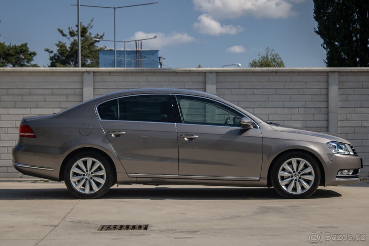 2011 Volkswagen PASSAT - 4