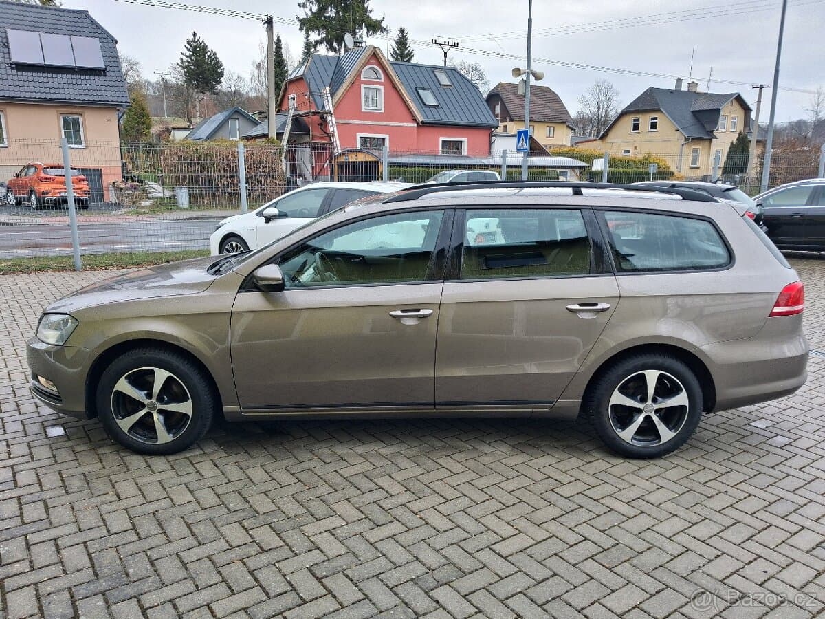 2011 Volkswagen PASSAT - 4