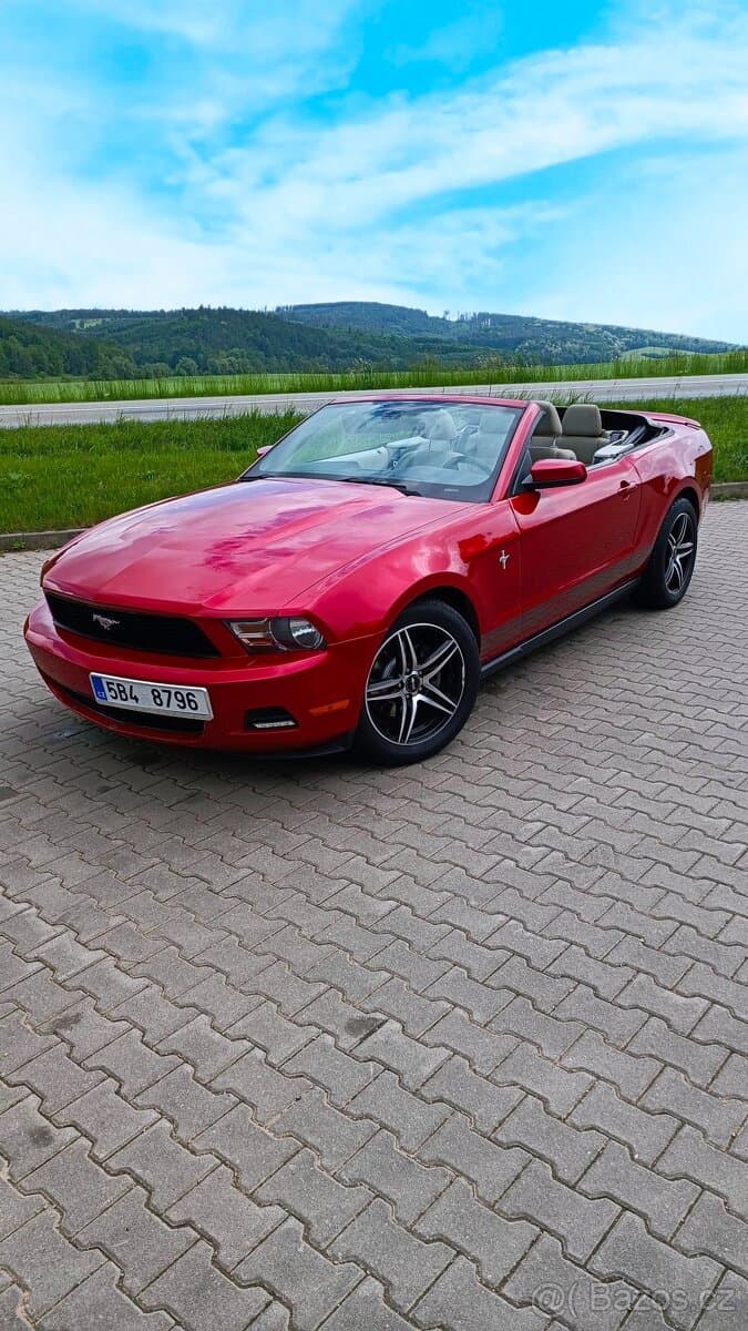 2011 Ford MUSTANG - 4