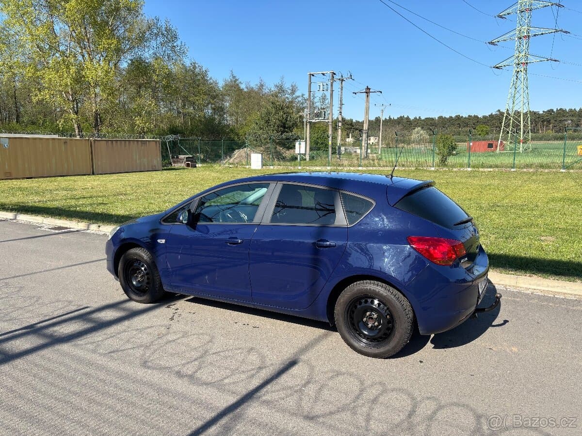 2011 Opel ASTRA - 4