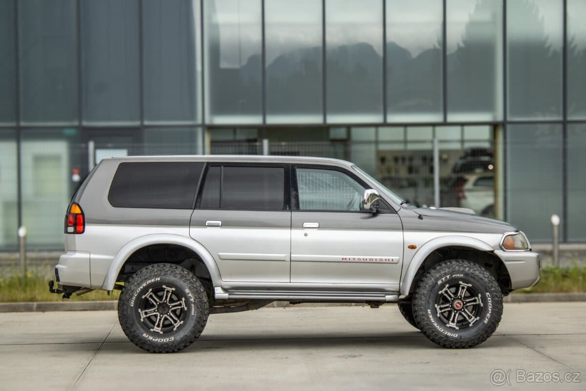 2005 Mitsubishi PAJERO - 4