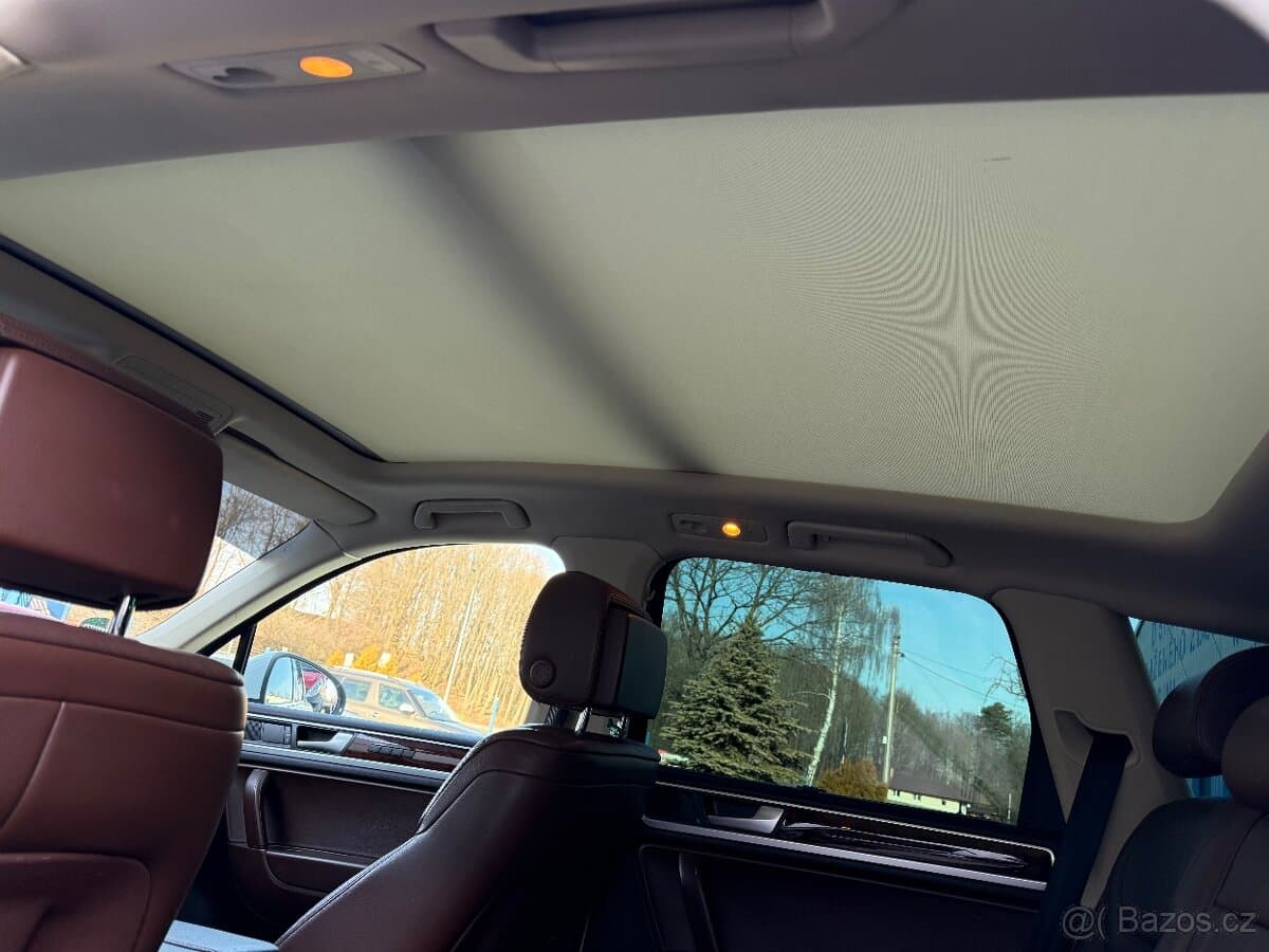 2012 Volkswagen TOUAREG - 4