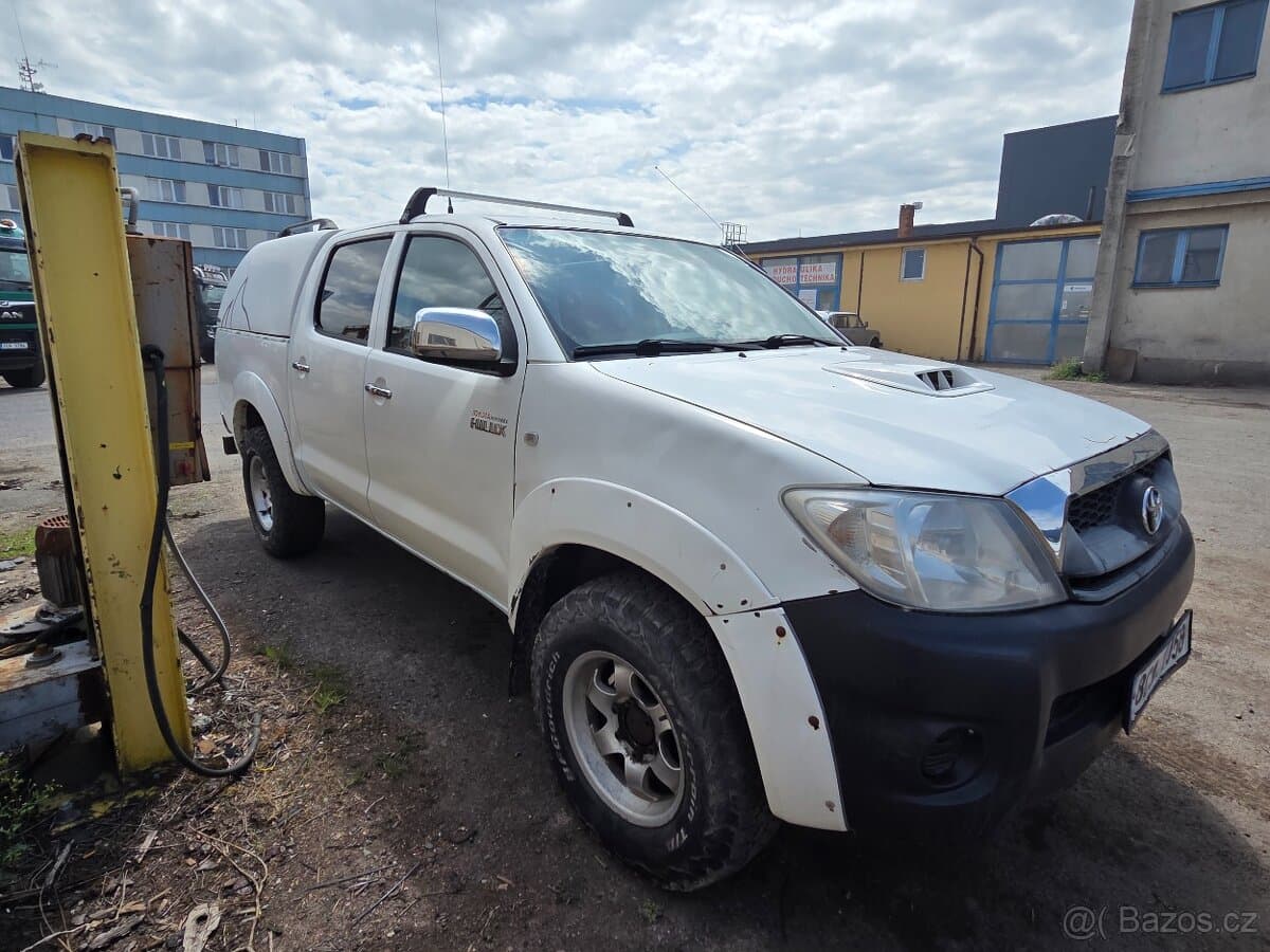 2011 Toyota HILUX - 4