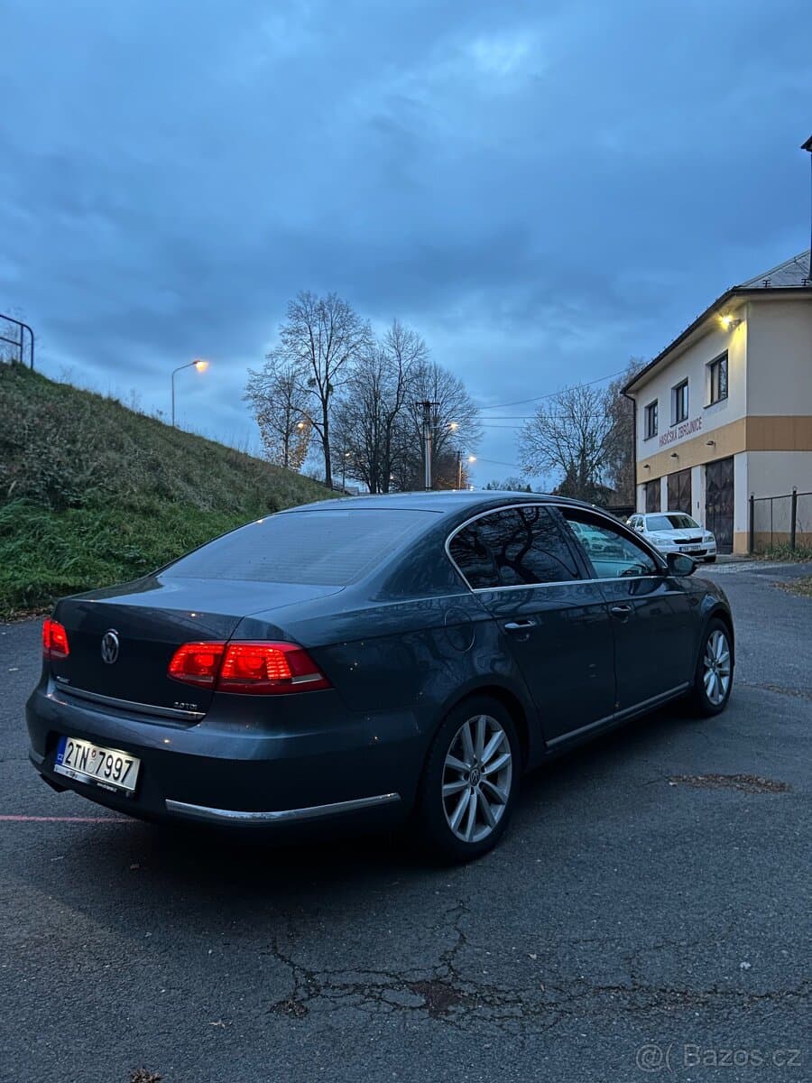 2012 Volkswagen PASSAT - 4