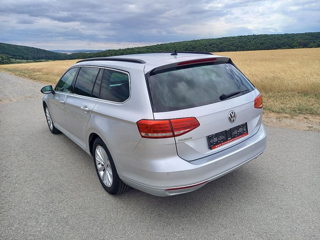 2019 Volkswagen PASSAT - 4