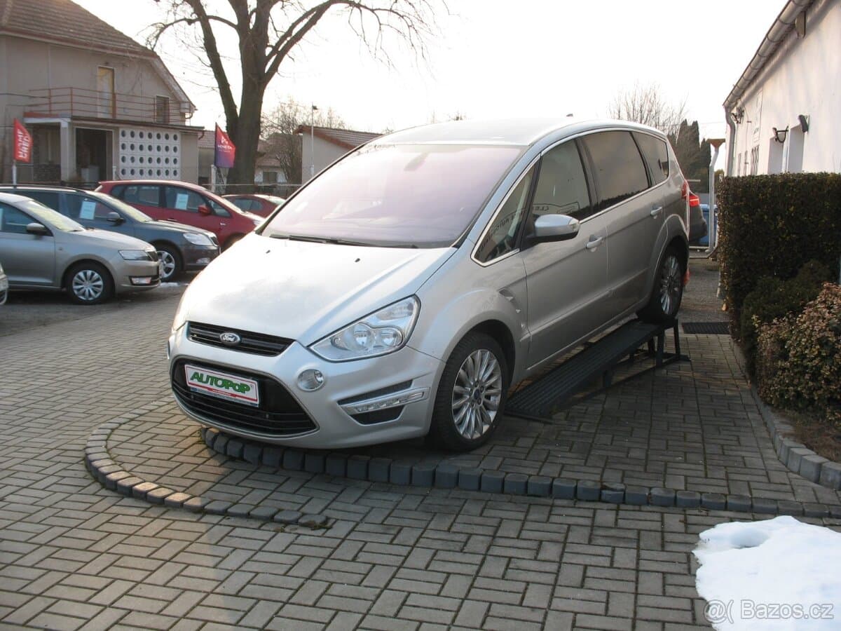 2012 Ford S-MAX - 4
