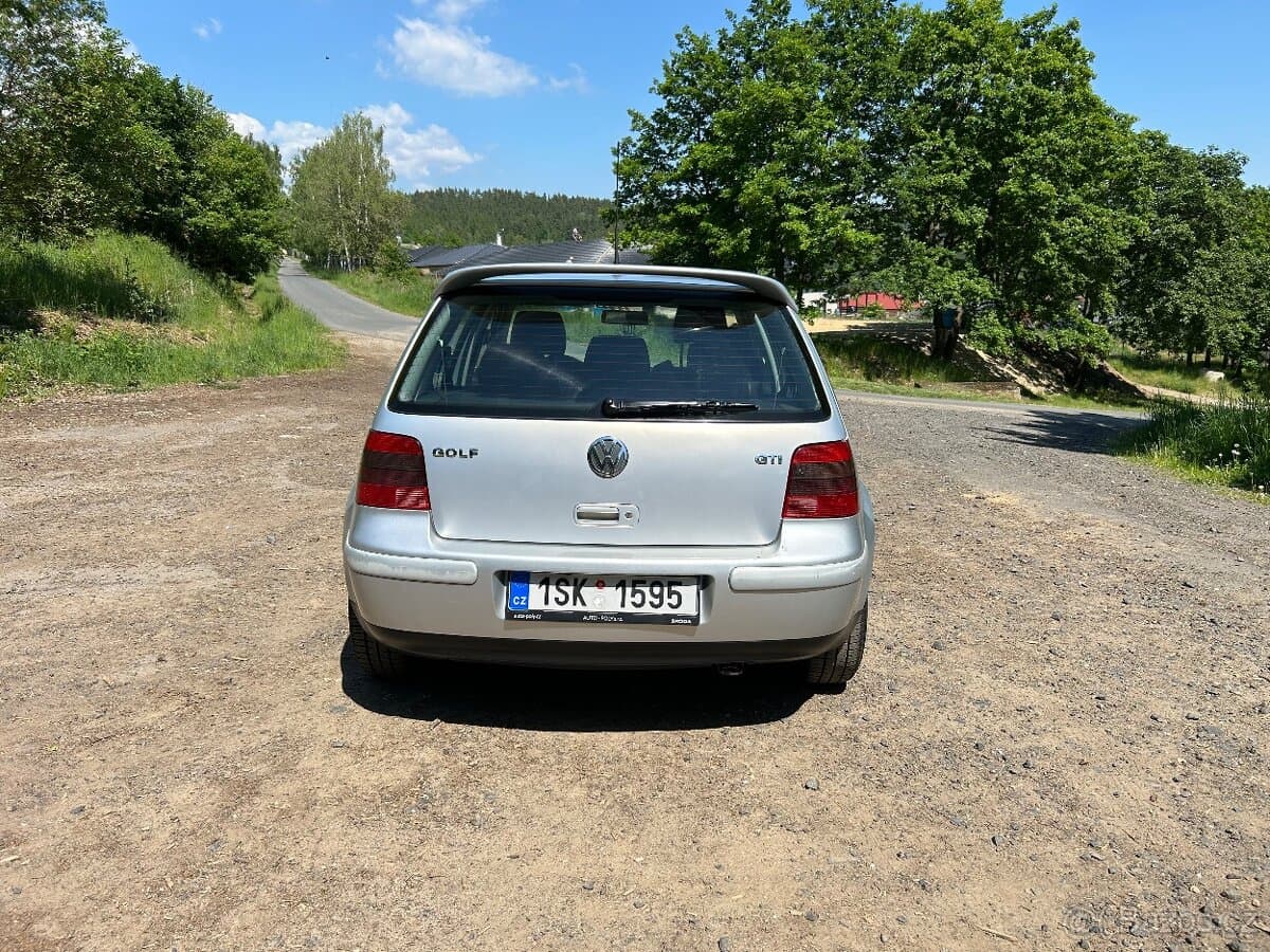 Volkswagen GOLF - 4