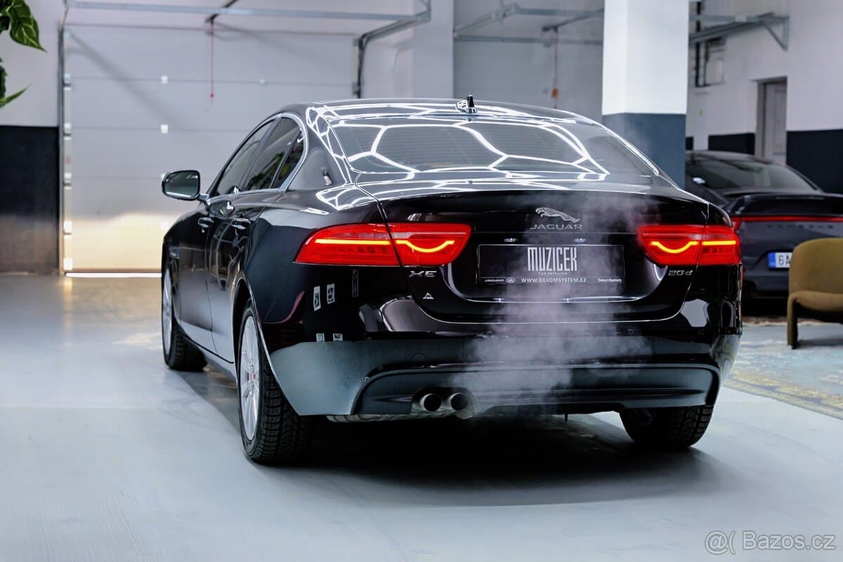 2016 Jaguar XE - 4