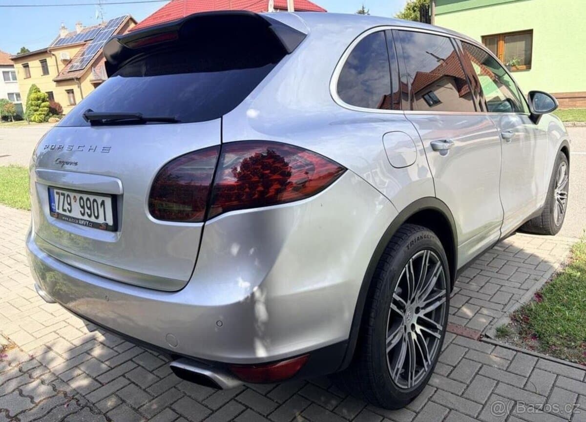 2012 Porsche CAYENNE - 4