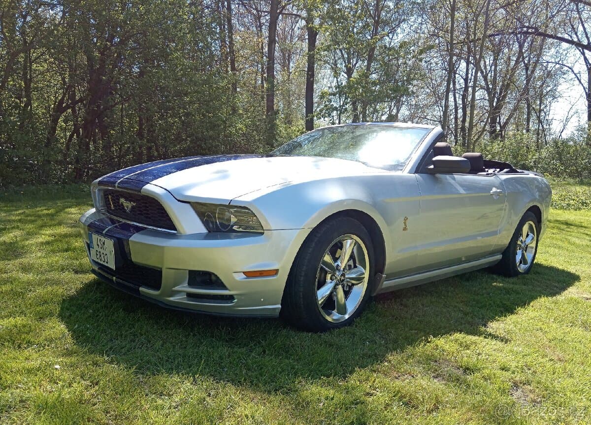 2013 Ford MUSTANG - 4