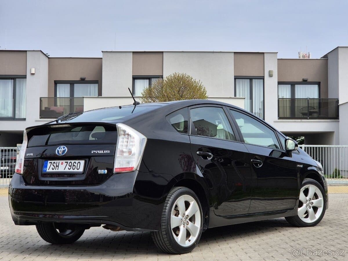 2010 Toyota PRIUS - 4