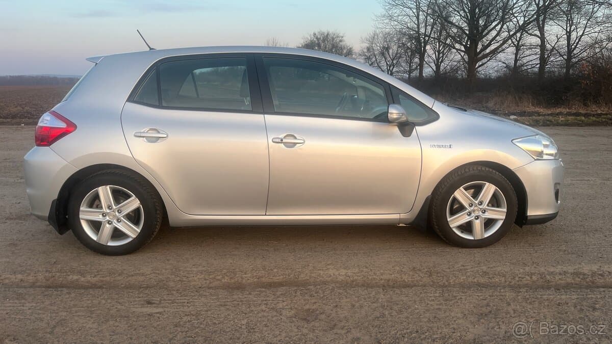 2010 Toyota AURIS - 4