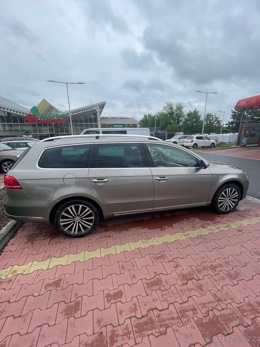 2012 Volkswagen PASSAT - 4