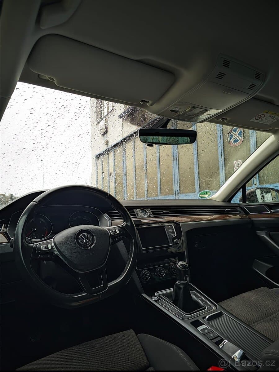 2017 Volkswagen PASSAT - 4