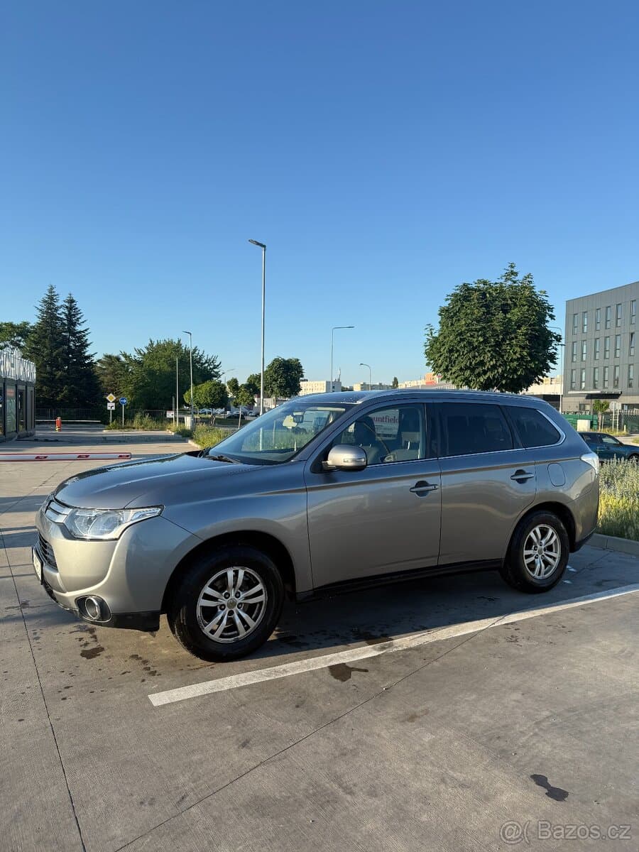 2015 Mitsubishi OUTLANDER - 4