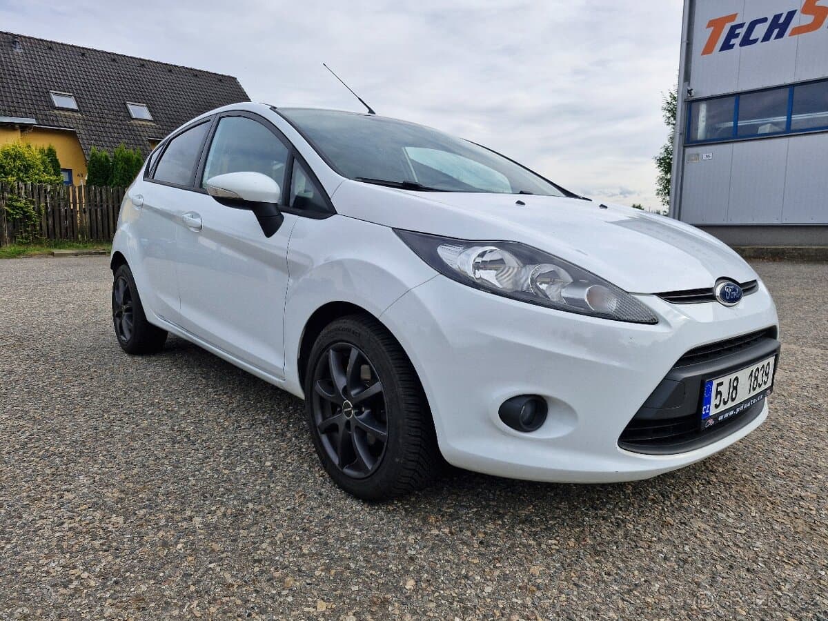 2011 Ford FIESTA - 4