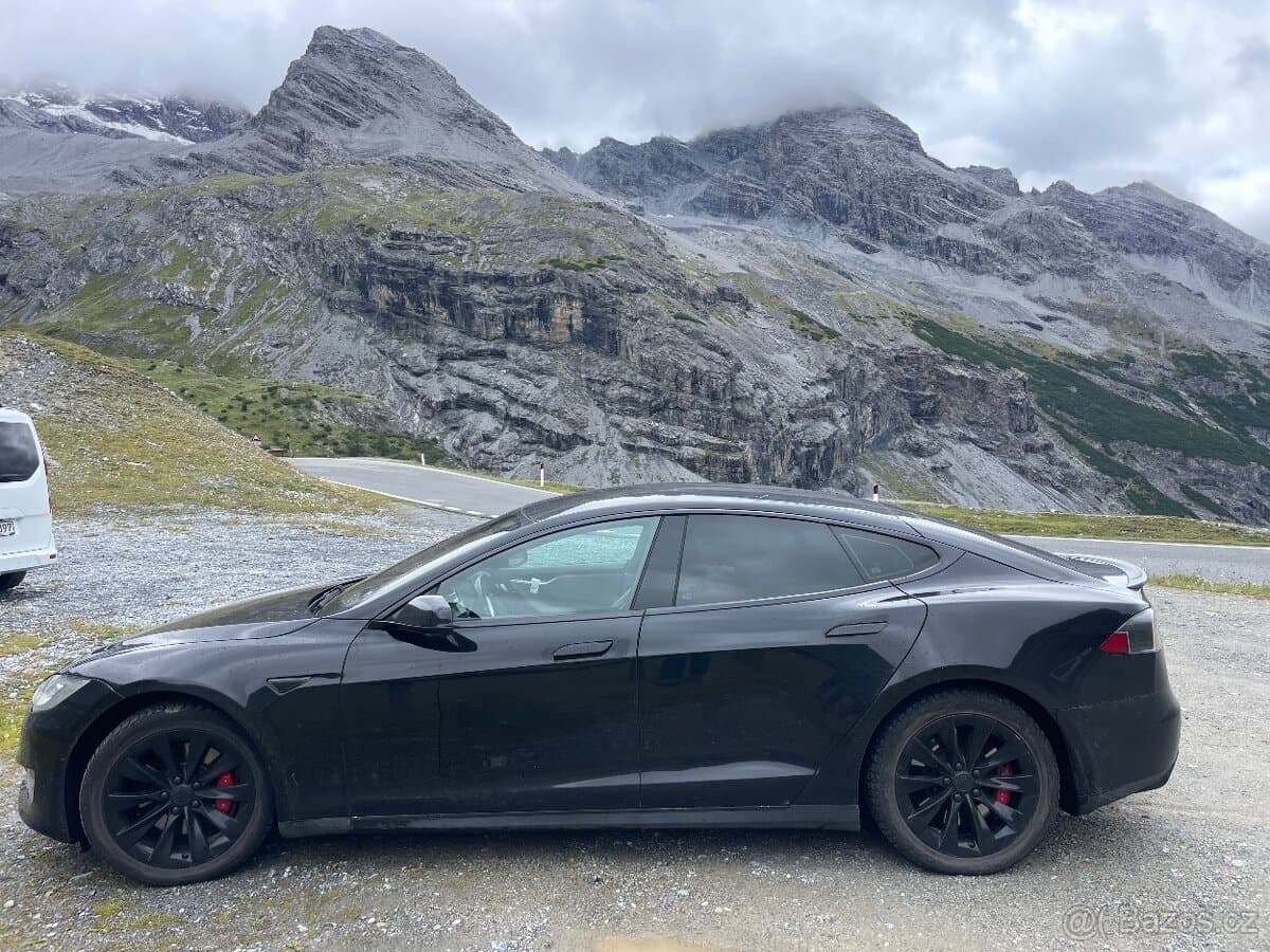 Tesla MODEL S - 4