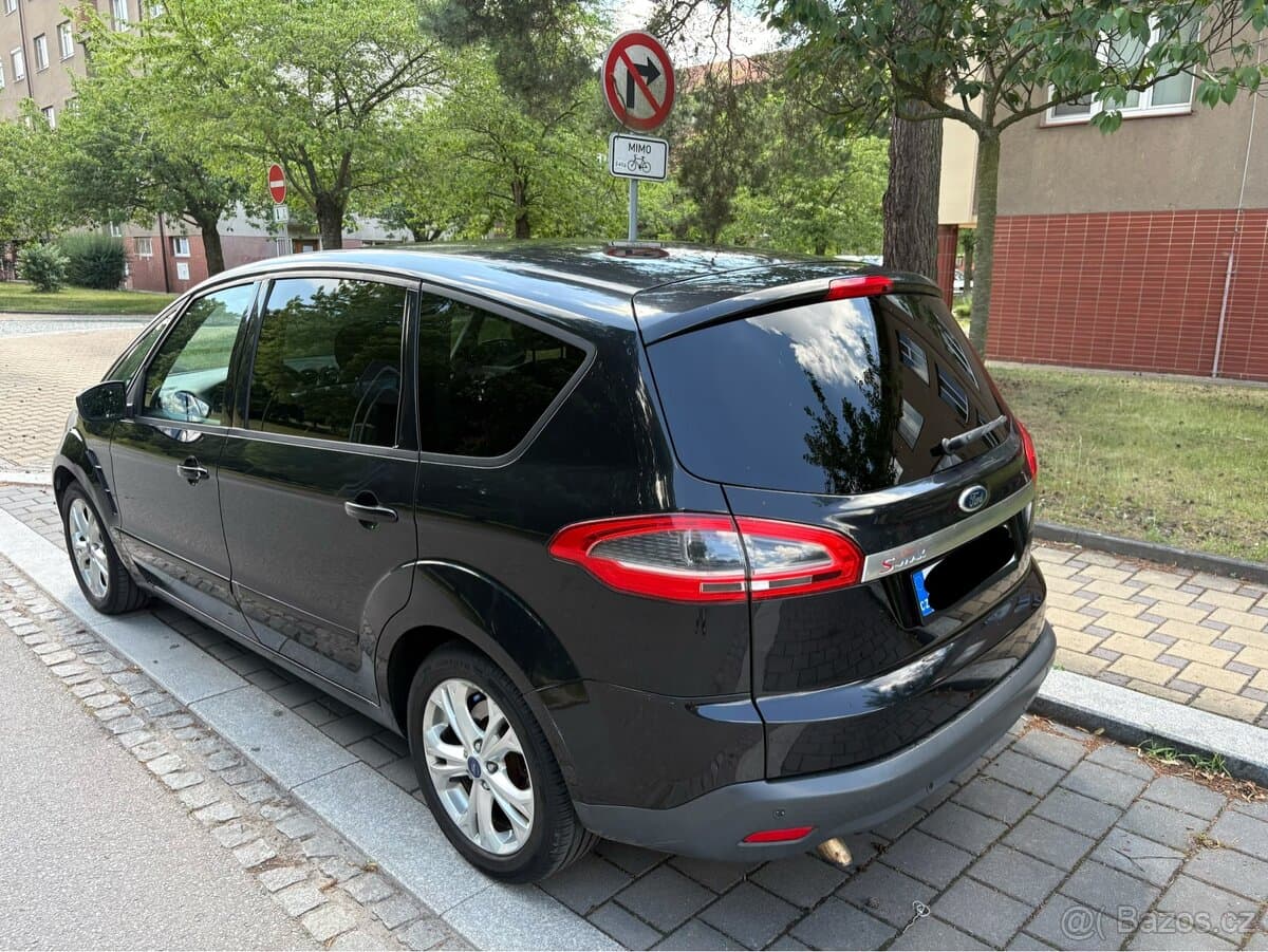 2011 Ford S-MAX - 4