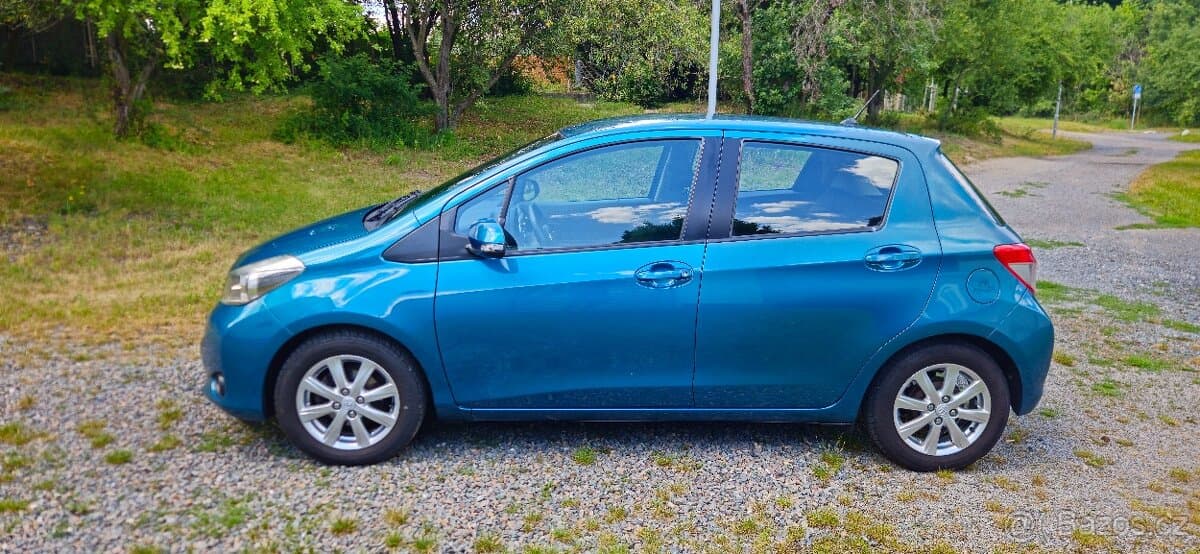 2012 Toyota YARIS - 4